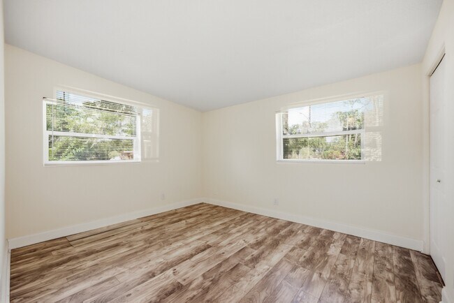Building Photo - 4294 Katanga Dr N