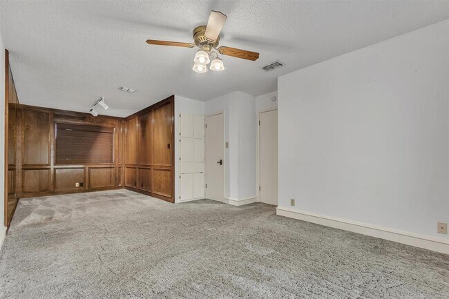 Building Photo - 5704 Lands End St