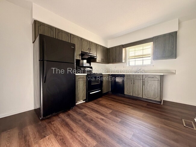 Building Photo - 3638 Missionaire Ave