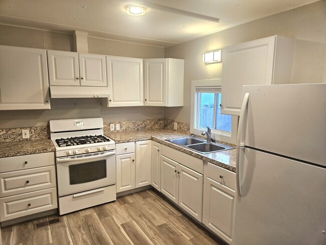 Building Photo - 79 Driftwood St