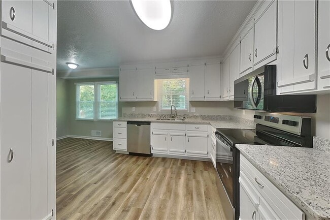 Building Photo - 3041 Stoneridge Ct