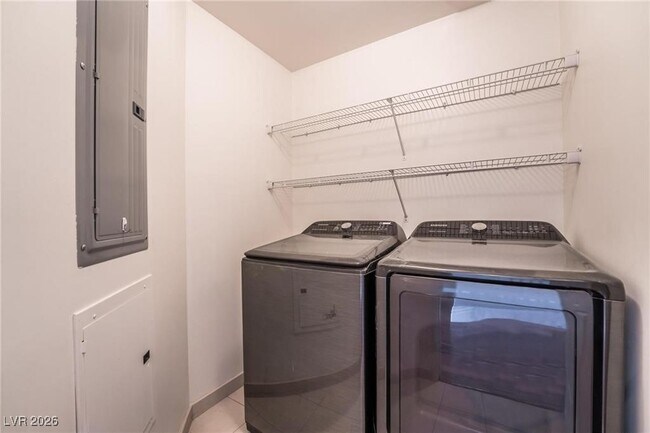 Building Photo - 200 W Sahara Ave