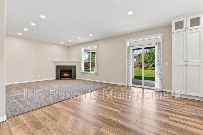 Building Photo - 9711 Nottingham Dr