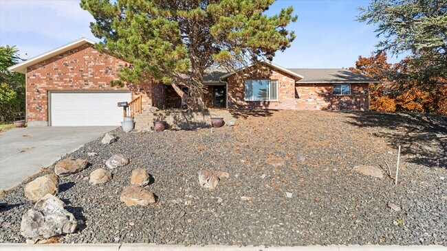 Building Photo - Stunning 4-Bedroom Modern Home in West Richland