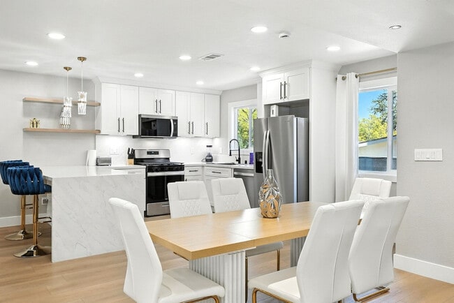 Building Photo - 12311 Witt Rd