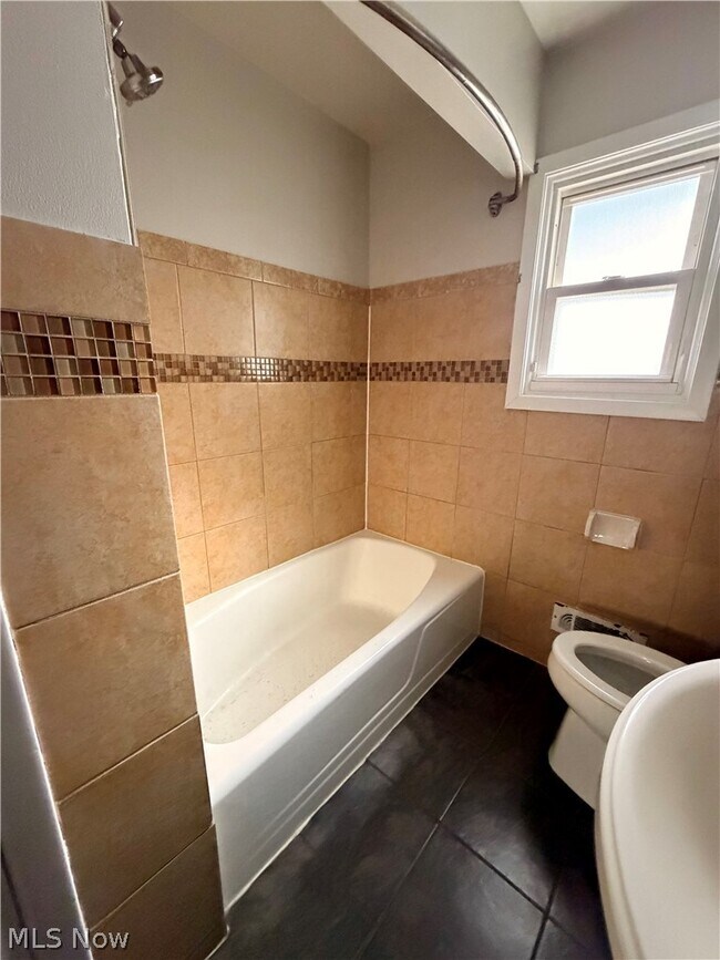 Building Photo - 3023 Torrington Ave