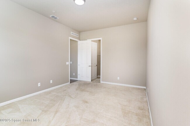 Building Photo - 735 Lanai Cir