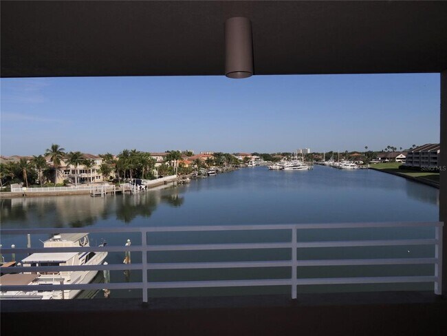 Building Photo - 2775 Kipps Colony Dr S