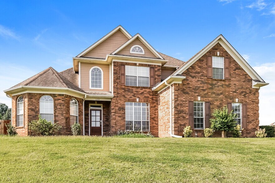 Primary Photo - 1275 Heritage Lake Dr