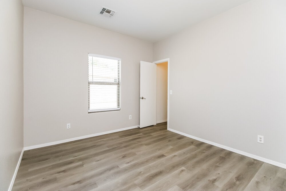 Building Photo - 1715 E Renegade Trail
