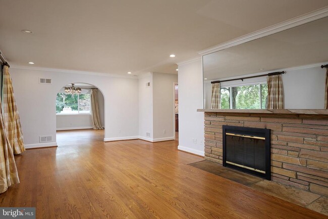 Building Photo - 6716 Tulip Hill Terrace