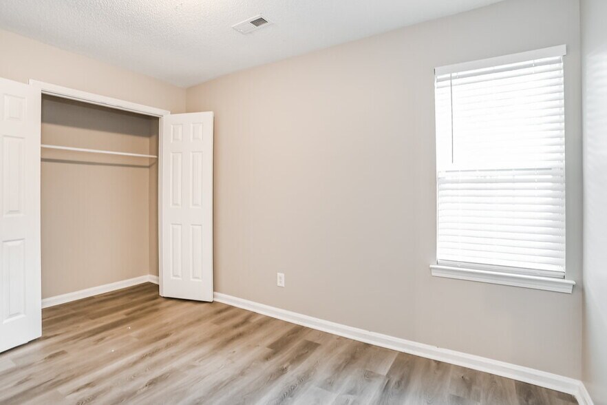 Building Photo - 941 Milkwood Ln