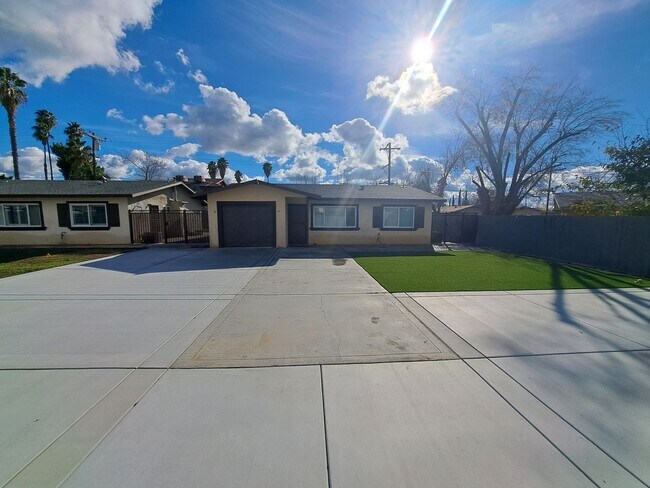 Building Photo - Nice and Cozy Duplex in the Heart of Hemet is now for rent