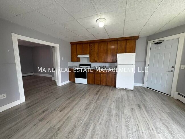 Primary Photo - 131 College Ave