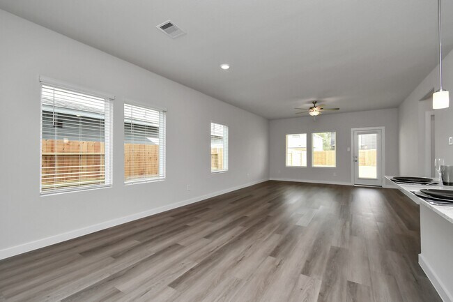 Building Photo - 16513 Breezy Knl Ct