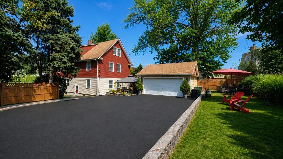 DRIVEWAY PARKING - 216 Academy St