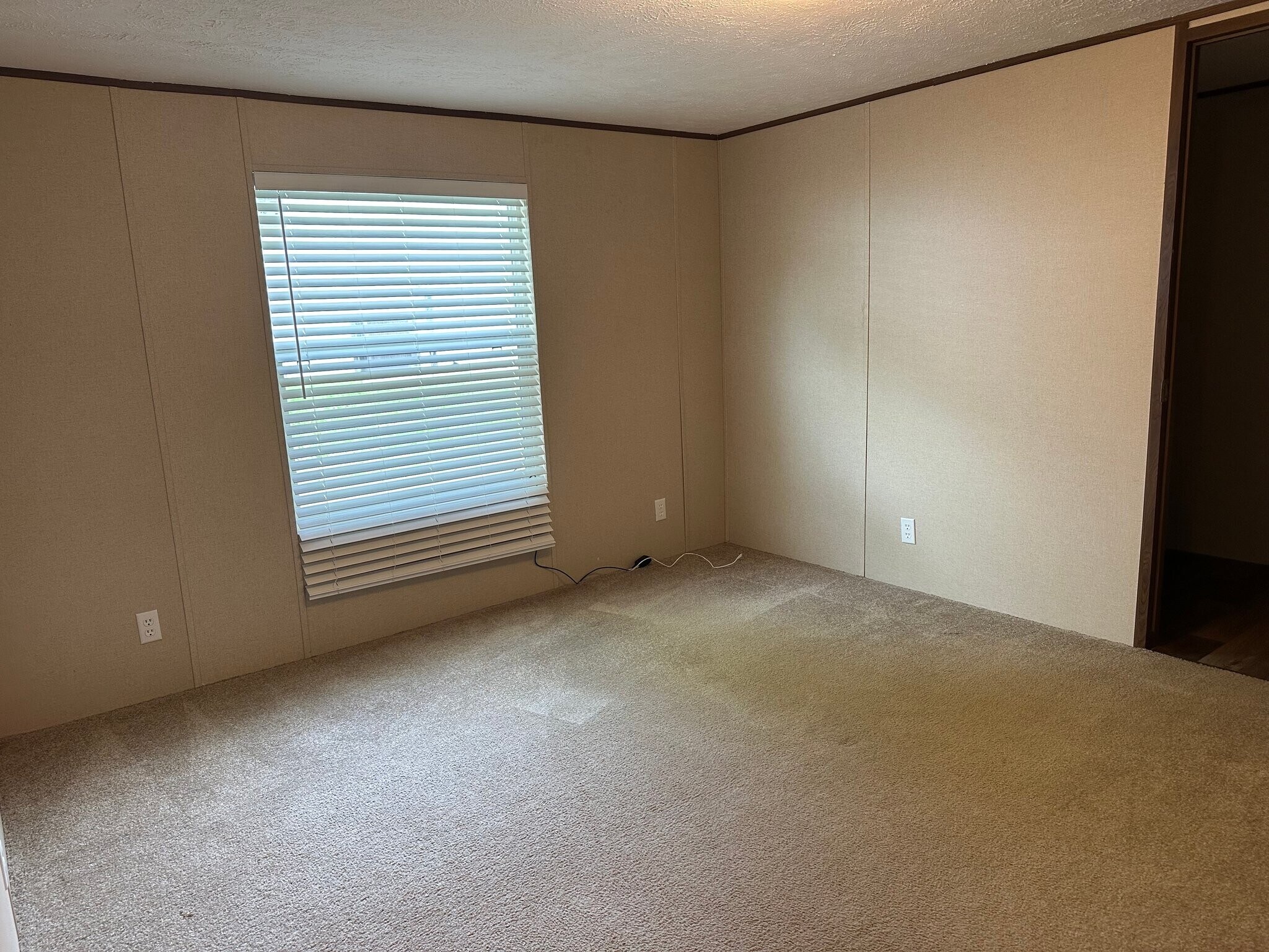 Building Photo - 833 Lovell Rd