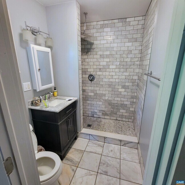 Building Photo - 2751 McElroy Dr