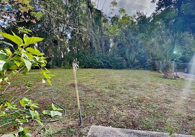 Building Photo - 1921 Truman Rd