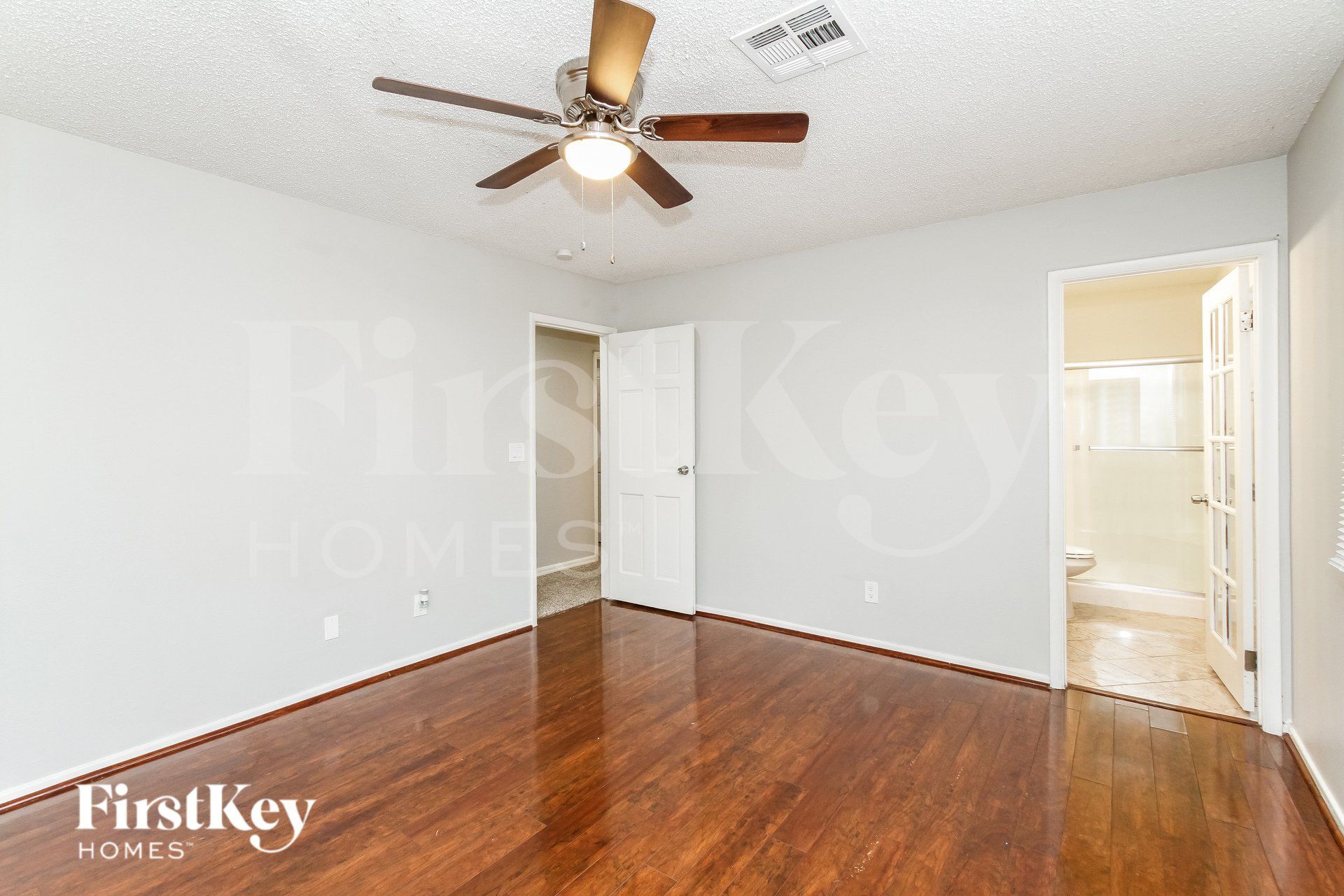 Building Photo - 5909 San Fernando Dr