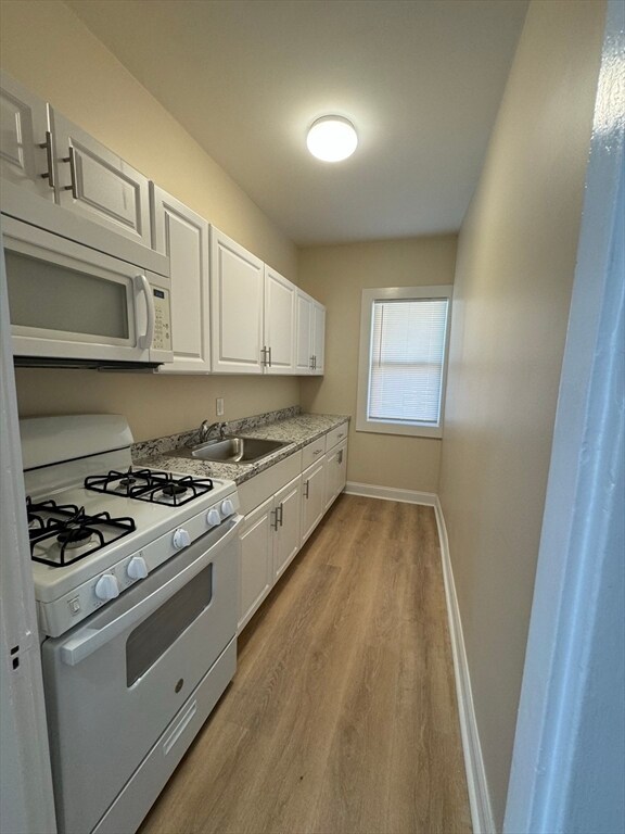 Building Photo - 180 Richmond St