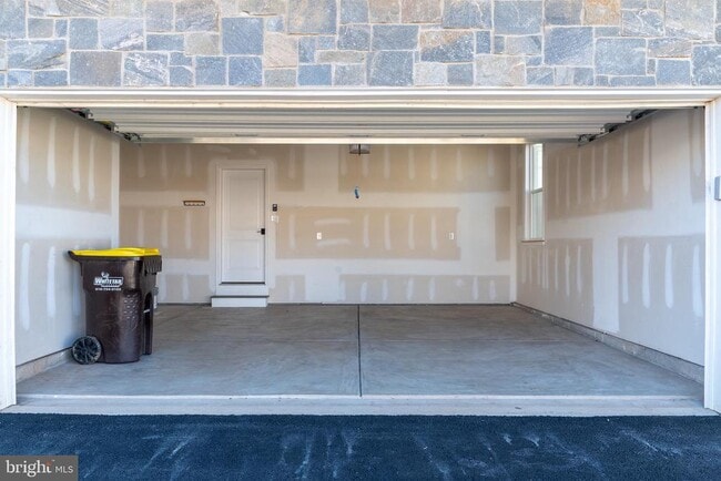 Building Photo - 48 Parry Wy