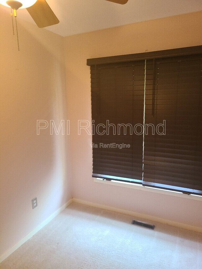 Building Photo - 10107 Hearthrock Ct