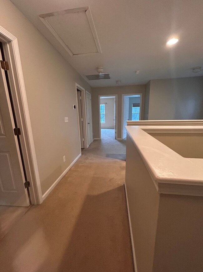 Building Photo - Amazing 3BR Townhome in The Pines at Charleston Park!