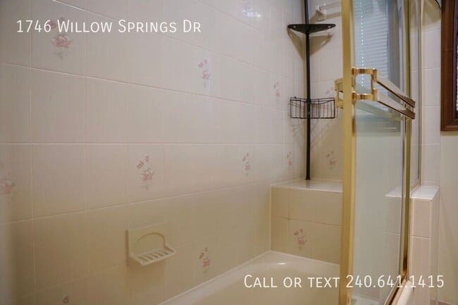 Building Photo - 1746 Willow Springs Dr