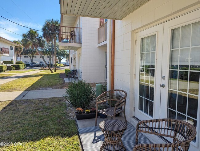 Building Photo - 2100 W Beach Dr