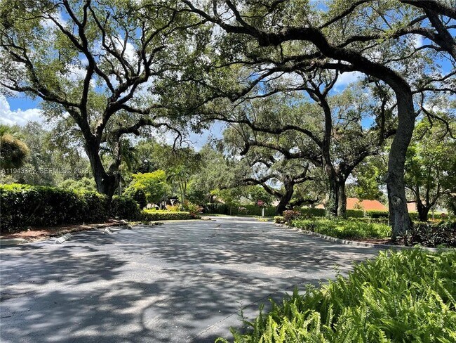 Building Photo - 1831 Sabal Palm Dr