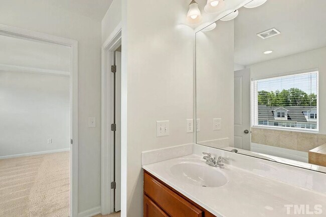 Building Photo - 815 Bristol Bridge Dr