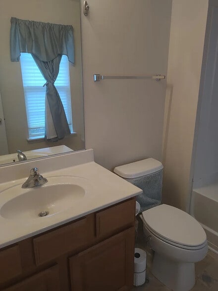 Building Photo - Room in Townhome on Singleleaf Lane