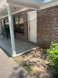 Building Photo - 216 E Church St