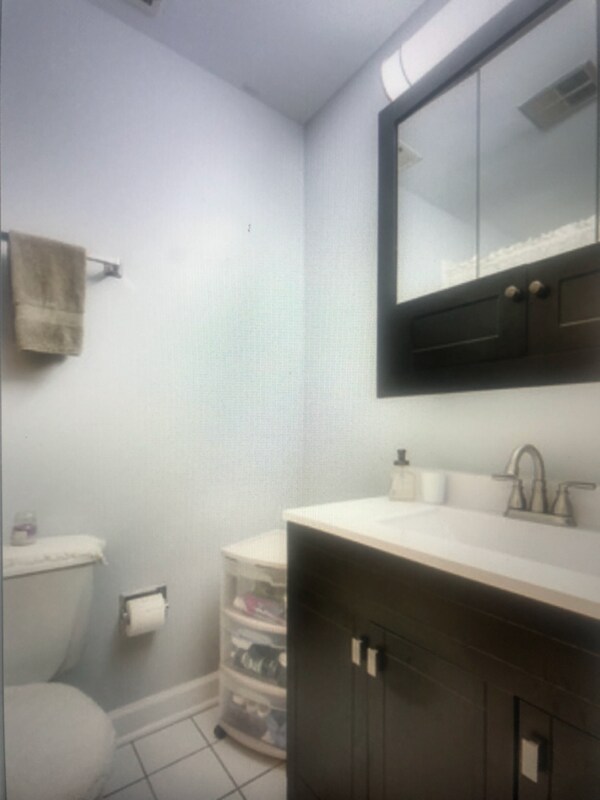 Building Photo - 5820 Oakwood Dr