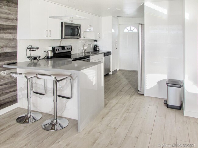 Building Photo - 9220 Biscayne Blvd