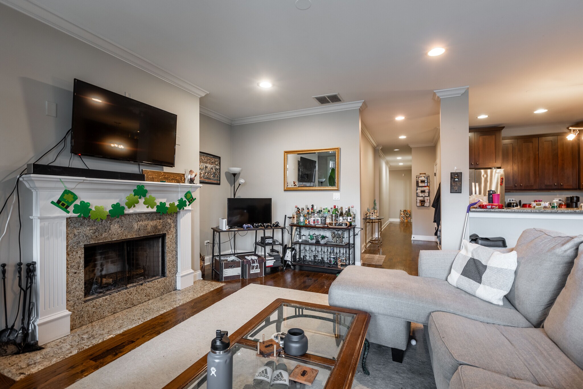 Building Photo - 1138 W Diversey Pky