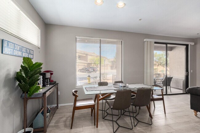 Building Photo - 705 W Queen Creek Rd