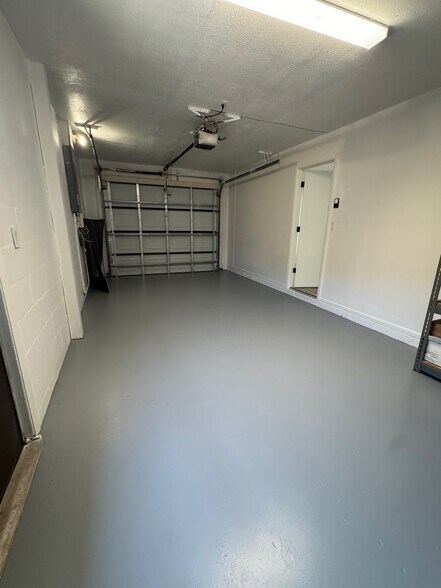 Building Photo - 4142 Iola Dr