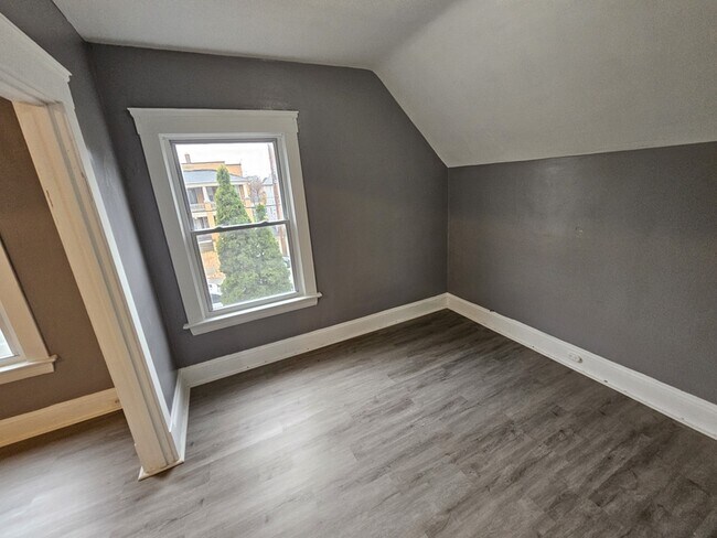 Building Photo - 3433 W 41st St