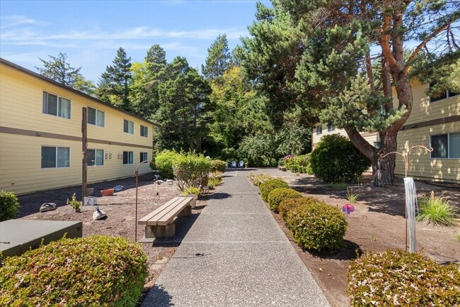 Building Photo - Surfwood Manor