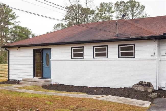 Building Photo - 5022 Fairmont Rd SE