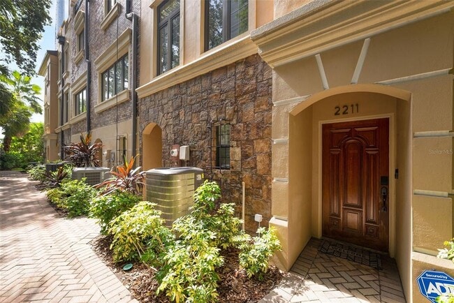 Building Photo - 2211 Soho Bay Ct