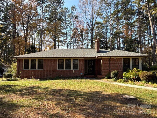 Primary Photo - 2023 Robin Rd