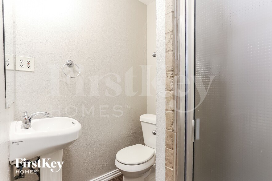 Building Photo - 1839 Wynn Terrace