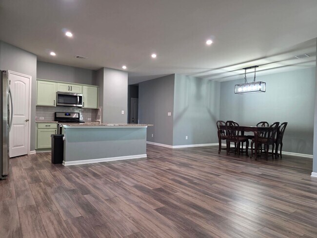 Building Photo - For Rent – 4 Bedroom, 2 Bathroom Home in W...