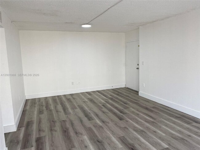 Building Photo - 9320 Fontainebleau Blvd