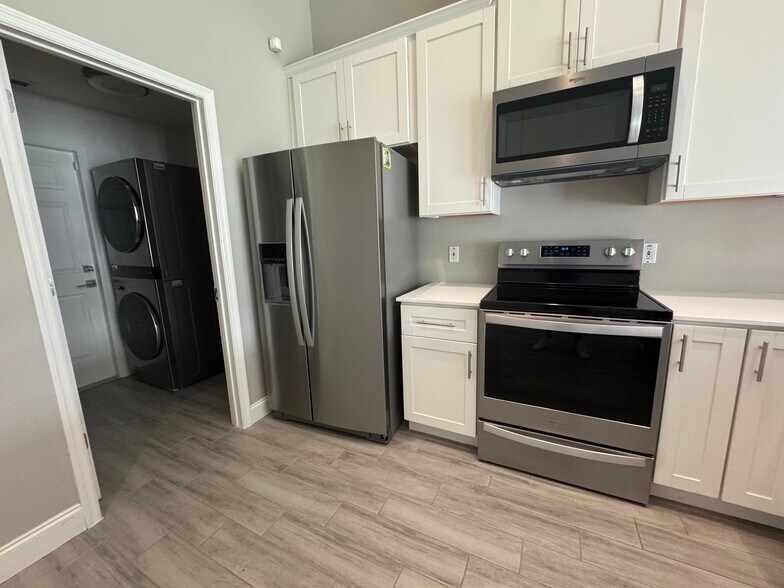 Kitchen - 7902 Canary Palm Ct
