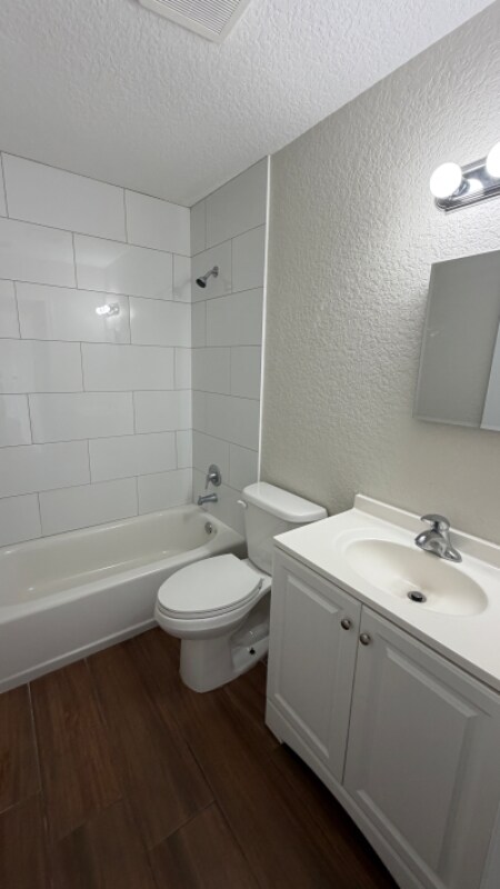 Building Photo - M0NTANTE Montante Blvd