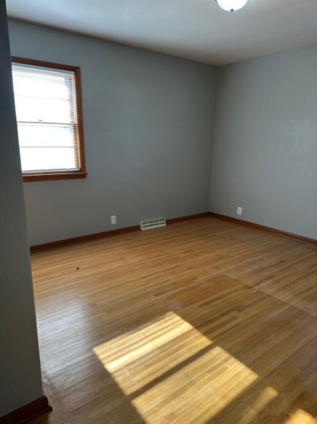 Building Photo - 537 Mildred Ave